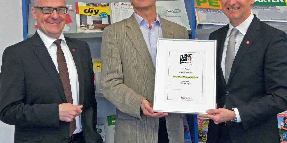Hailo-Geschäftsführer Jörg Lindemann (r.) und Marco Strobel (l.), Leiter Geschäftsbereich Konsumgüter.. diy-Redakteur Harald Bott (Mitte).
Hailo-Geschäftsführer Jörg Lindemann (r.) und Marco Strobel (l.), Leiter Geschäftsbereich Konsumgüter.. diy-Redakteur Harald Bott (Mitte).