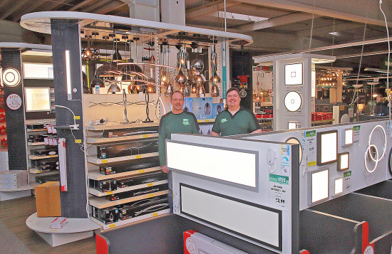 Die Produktpalette der  Baumärkte von Baufuchs Vos umfasst die Bereiche Farben, Eisenwaren, Werkzeuge, Holz, Sanitär und Elektro.