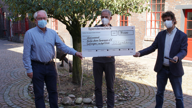 Der Scheck wurde am 26. April in Solingen überreicht.&nbsp;