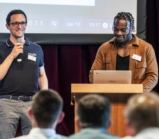 Für Digilo präsentierten Tino Koumasse (rechts) und Nicolas Lassai deren Produkte.