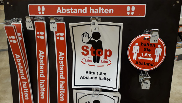 Abstand und Maske: Die Grundregeln gelten natürlich weiterhin im Handel, ebenso die Hygienekonzepte, die seit Beginn der Pandemie branchenweit umgesetzt werden.
