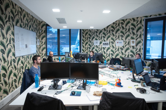 Man ahnt es: In der Pariser  Zentrale geht es ums Online­geschäft.