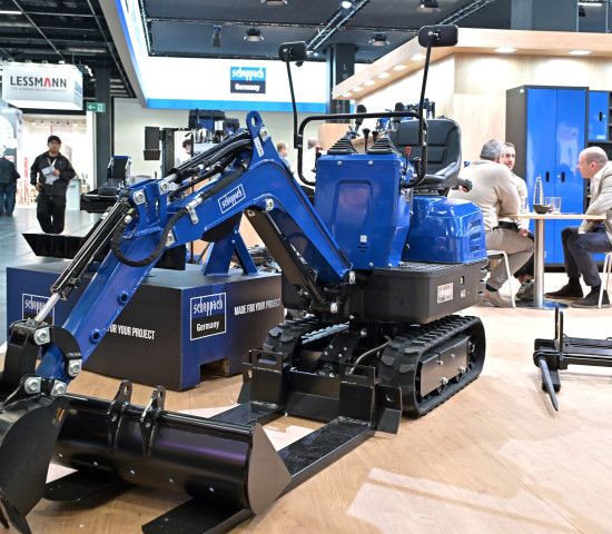 Der Minibagger war eine gerne gefilmte und fotografierte kleine &nbsp;Attraktion auf dem Stand.&nbsp;