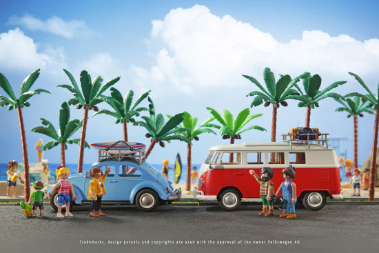 Playmobil, ein Tochterunternehmen der Brandstätter-Gruppe, zu der auch der Pflanzgefäßhersteller Lechuza gehört, produziert zu rund 60 Prozent in Deutschland. Das Unternehmen wirbt hier für den klassischen deutschen Strandurlaub: mit VW Bully Camper und dem Käfer, zwei typischen Symbolen des „Made in Germany“. Playmobil, ein Tochterunternehmen der Brandstätter-Gruppe, zu der auch der Pflanzgefäßhersteller Lechuza gehört, produziert zu rund 60 Prozent in Deutschland. Das Unternehmen wirbt hier für den klassischen deutschen Strandurlaub: mit VW Bully Camper und dem Käfer, zwei typischen Symbolen des „Made in Germany“.