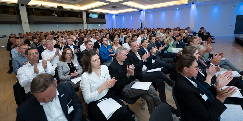 Mehr als 90 Prozent der derzeit 448 Gesellschafterhäuser mit 1.682 Standorten waren in Baden-Baden vertreten.&nbsp;