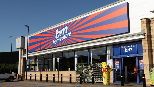 B&M betreibt in Großbritannien Home Stores, die auch über Gartenabteilungen und zum Teil über eigene Gartencenter verfügen.