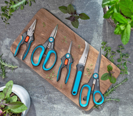 Die neue MicroCut-Reihe ist für das saubere Schneiden von Kräutern und Gemüse ausgelegt. Die neue MicroCut-Reihe ist für das saubere Schneiden von Kräutern und Gemüse ausgelegt.