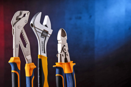 Von der Zange bis zum Garten-Pool – Dachser DIY Logistics beliefert 18.000 Baumärkte, Gartencenter, Fachmärkte und Konsumenten in Europa.