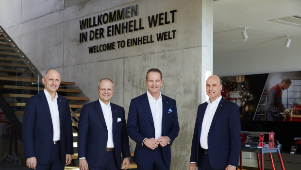 Der Einhell-Vorstand, bestehend aus Dr. Christoph Urban (CIO), Dr. Markus Thannhuber (CTO), Andreas Kroiss (CEO) und Jan Teichert (CFO, v. l. n. r.), bezeichnet den Einstieg in den thailändischen Markt als "Meilenstein" für das Unternehmen. Der Einhell-Vorstand, bestehend aus Dr. Christoph Urban (CIO), Dr. Markus Thannhuber (CTO), Andreas Kroiss (CEO) und Jan Teichert (CFO, v. l. n. r.), bezeichnet den Einstieg in den thailändischen Markt als "Meilenstein" für das Unternehmen.