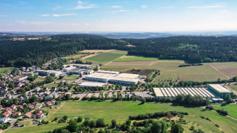 Fischer feiert Jubiläum mit Weihnachtsdorf Fischer feiert Jubiläum mit Weihnachtsdorf