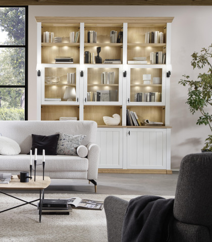 Der Landhaus-Look ist zurück und zeigt sich über alle Segmente der Kollektion hinweg. Der Landhaus-Look ist zurück und zeigt sich über alle Segmente der Kollektion hinweg.