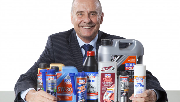 „1 Million Euro ist auch nicht mehr das, was sie einmal war“, sagt Ernst Prost, Geschäftsführer von Liqui Moly, und gab bekannt, die Sachspenden des Unternehmens daher auf drei Millionen Euro zu erhöhen. „1 Million Euro ist auch nicht mehr das, was sie einmal war“, sagt Ernst Prost, Geschäftsführer von Liqui Moly, und gab bekannt, die Sachspenden des Unternehmens daher auf drei Millionen Euro zu erhöhen.