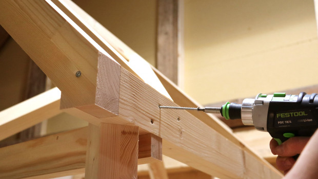 In der Großen Koalition gibt es Überlegungen, in bestimmten Handwerksberufen den Meisterbrief wieder einzuführen. In der Großen Koalition gibt es Überlegungen, in bestimmten Handwerksberufen den Meisterbrief wieder einzuführen.