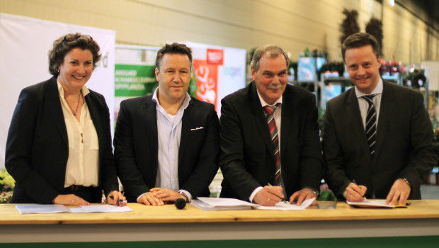 Im Rahmen der Landgard-Frühjahrsordertage unterzeichneten Vertreter von Landgard und der Koelnmesse die Verträge zur Kooperation