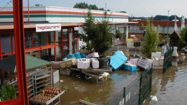 Baumärkte im Wasser und in der Kritik