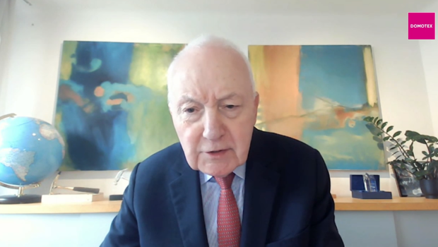 John Herbert warb für die Teilnahme an der Messe.&nbsp;