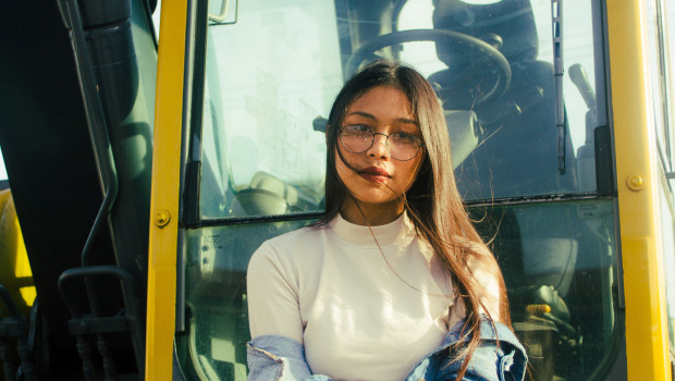 Beruflich Erdbewegungsmaschinen bedienen: Für junge Leute offenbar so attraktiv, dass die Zahl der Bewerber deutlich die der Ausbildungsstellen übersteigt. Beruflich Erdbewegungsmaschinen bedienen: Für junge Leute offenbar so attraktiv, dass die Zahl der Bewerber deutlich die der Ausbildungsstellen übersteigt.