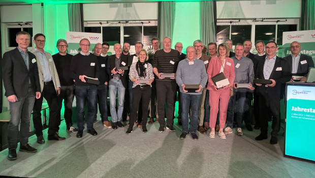 Auf der Jahrestagung von Werkers Welt wurden die 29 Unternehmen geehrt, die vor zehn Jahren zur Hagebau gekommen sind. Auf der Jahrestagung von Werkers Welt wurden die 29 Unternehmen geehrt, die vor zehn Jahren zur Hagebau gekommen sind.