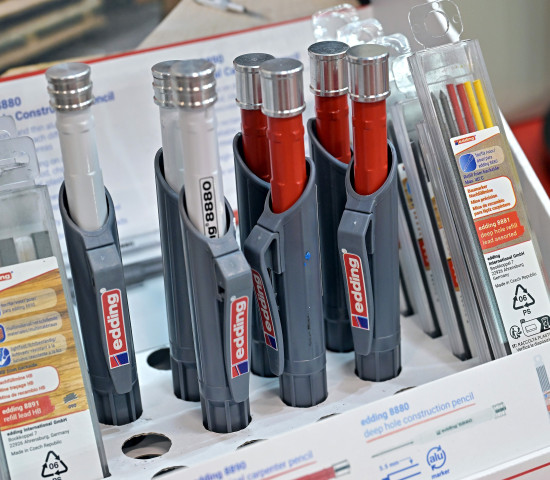 Der Tiefloch Baumarker Edding 8880 sitzt in einer Aluminiumhülse und ist nachfüllbar.&nbsp;