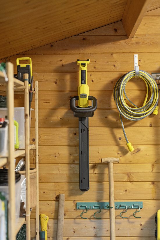 Die neuen Heckenscheren HG-2-18 und HG 3-18 sind mit einer integrierten Wandhalterung ausgestattet.