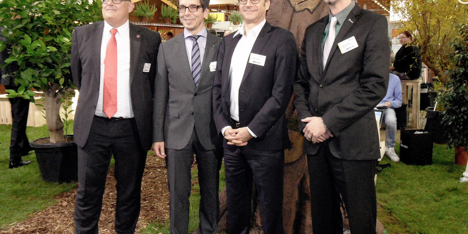 Die Spitzen vereint (v. l.): Johannes Häringslack (GF Baustoffring), Georg Vos (AR-Vorsitzender), Michael Spiess (künftiger GF) und Marcel Göllner (Prokurist), alle drei von EMV-Profi.