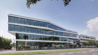 Knauber eröffnete Erweiterungsbau seines Verwaltungsgebäudes