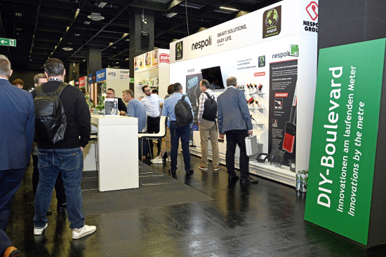 Auf dem DIY-Boulevard werden Produkte im POS-nahen Umfeld präsentiert. Auf dem DIY-Boulevard werden Produkte im POS-nahen Umfeld präsentiert.