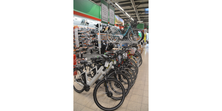 E-Bikes sind weiterhin beliebt – und werden immer günstiger.&nbsp;