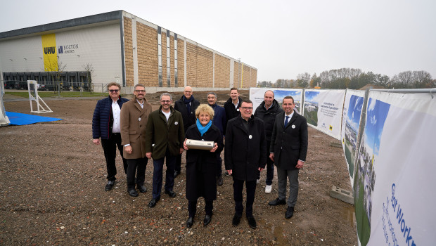 Im Beisein von Vertretern aus Politik, Wirtschaft und Behörden sowie Projektbeteiligten wurde am 7. November die Grundsteinlegung für den Werksneubau im Chemiepark Rheinmünster gefeiert.&nbsp;