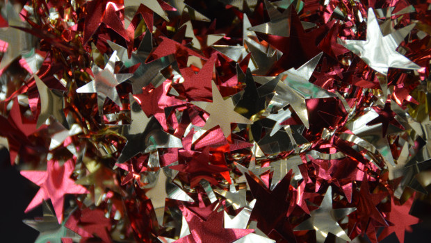 Es glitzert und funkelt in den Geschäften in Deutschland. Die Händler ziehen ein gemischtes Zwischenfazit zum Weihnachtsbetrieb.&nbsp;