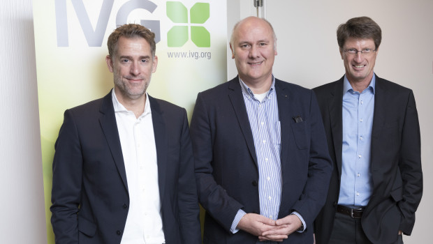 Michael Reuter (l.) ist neuer Sprecher der Fachabteilung "Garten Lifestyle", Matthias Hemme (M.) sein Stellvertreter. Peter Baumann hatte das Sprecheramt zwölf Jahre lang inne. Michael Reuter (l.) ist neuer Sprecher der Fachabteilung "Garten Lifestyle", Matthias Hemme (M.) sein Stellvertreter. Peter Baumann hatte das Sprecheramt zwölf Jahre lang inne.