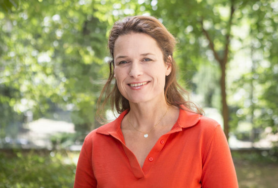 Tanja Loitz ist Geschäftsführerin der Beratungsgesellschaft co2online.  Sie klärt auf, was sich bei Gebäuden ändern muss, um weniger CO2-Ausstoß zu verursachen. 