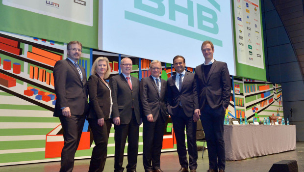 Der neue BHB-Vorstand (v. l.): Dr. Peter Wüst, Susanne Jäger, Dr. Ralf Bartsch, Detlef Riesche, Kai Kächelein und Alexander Kremer. Der neue BHB-Vorstand (v. l.): Dr. Peter Wüst, Susanne Jäger, Dr. Ralf Bartsch, Detlef Riesche, Kai Kächelein und Alexander Kremer.