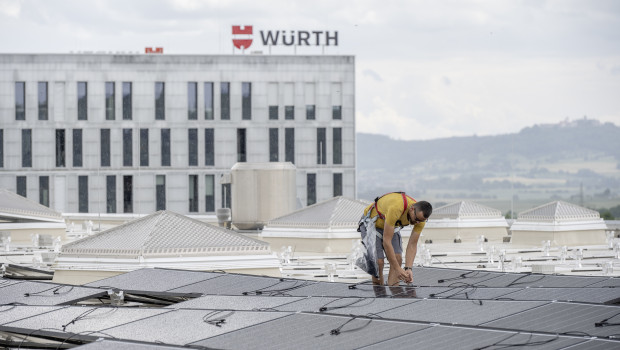 Die Adolf Würth GmbH & Co. KG plant, Photovoltaikanlagen auf dem Campus in Künzelsau sowie dem Zentralen Außenlager in Hohenlohe nahe des Firmensitzes zu realisieren. Die Adolf Würth GmbH & Co. KG plant, Photovoltaikanlagen auf dem Campus in Künzelsau sowie dem Zentralen Außenlager in Hohenlohe nahe des Firmensitzes zu realisieren.