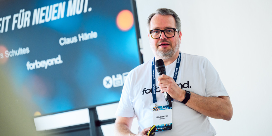 Niklas Schultes führte als Host durchs Programm der ersten Veranstaltung des DIY Data Clubs.