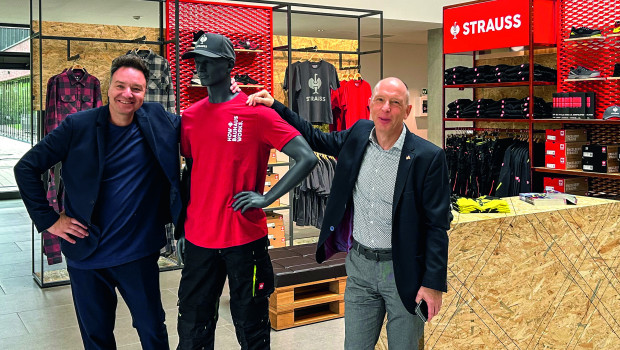 Stefan Wolsiffer (r.), Mitglied der Geschäftsleitung von Bauhaus, und Henning Strauss, Inhaber und CEO, präsentieren das neue Vertriebskonzept. Stefan Wolsiffer (r.), Mitglied der Geschäftsleitung von Bauhaus, und Henning Strauss, Inhaber und CEO, präsentieren das neue Vertriebskonzept.