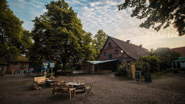 Auf dem alten Bauernhof setzt der Youtuber DIY-Projekte in die Tat um.&nbsp;