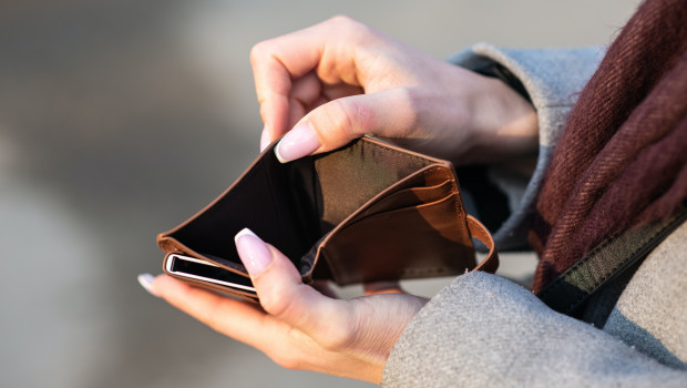 Durch coronabedingte Effekte und infolgedessen steigende Preise bleibt oft nicht viel übrig im Geldbeutel. Durch coronabedingte Effekte und infolgedessen steigende Preise bleibt oft nicht viel übrig im Geldbeutel.