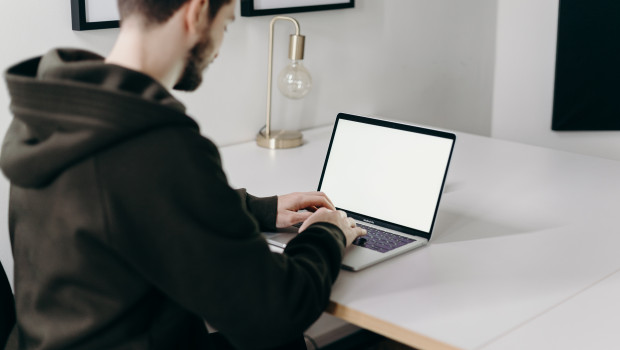 Für entspanntes Arbeiten von zuhause aus ist die richtige Ausstattung wichtig. Für entspanntes Arbeiten von zuhause aus ist die richtige Ausstattung wichtig.