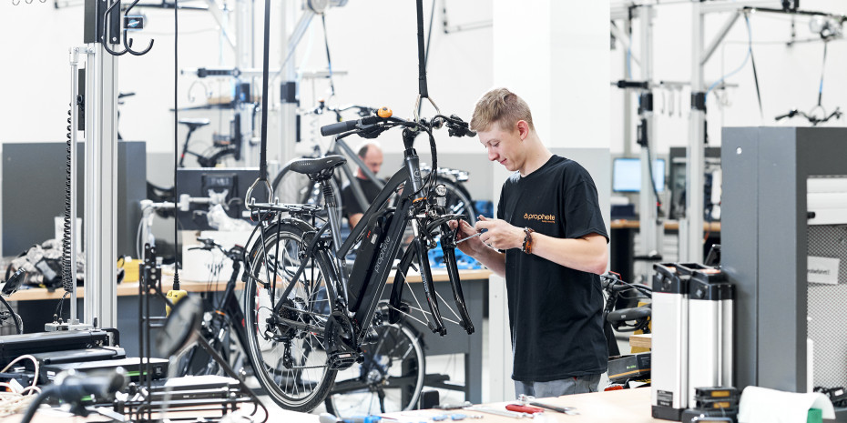 Prophete, moderne Service- und Musterbau-Werkstatt