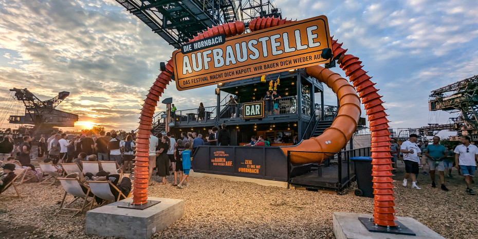 „Das Festival macht dich kaputt, wir bauen dich wieder auf“:&nbsp;Die Hornbach Aufbaustelle.&nbsp;