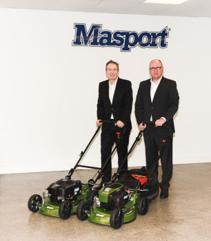 Dr. Wolfgang Hergeth (r.), Geschäftsführer Al-Ko Gardentech, und Steve Hughes, Managing Director Masport, sehen viel Potenzial für Masport unter dem Dach von Al-Ko. Dr. Wolfgang Hergeth (r.), Geschäftsführer Al-Ko Gardentech, und Steve Hughes, Managing Director Masport, sehen viel Potenzial für Masport unter dem Dach von Al-Ko.