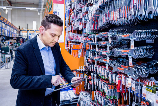 Die Instore Logistics sichert die Platzierung der gelieferten Waren sofort nach Anlieferung am POS.