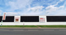 Toom installiert PV-Anlage an Marktfassade
