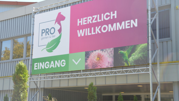 Nach links ins Grüne, nach rechts in Richtung Pink zum Heimtierbereich: Die Pro Garten & Tier in Kassel hatte Premiere.
Nach links ins Grüne, nach rechts in Richtung Pink zum Heimtierbereich: Die Pro Garten & Tier in Kassel hatte Premiere.