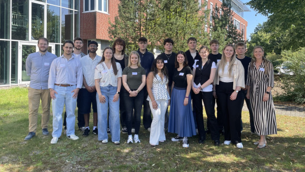 Start in Soltau: 24 Nachwuchskräfte beginnen 2026 ihre Ausbildung oder ihr duales Studium bei der Hagebau, davon 17 in der Soltauer Zentrale und sieben an den Logistikstandorten in Herten, Walsrode und Schleinitz.