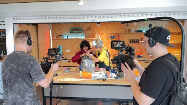 Mit seinem Youtube-Format „Mach mal mit Obi“ spricht der Baumarktbetreiber gezielt die jüngere Heimwerkergeneration an.&nbsp;