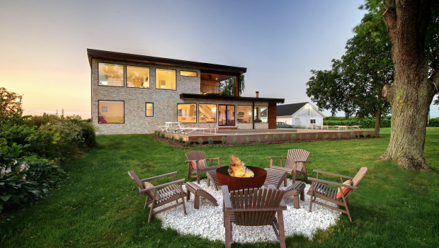 Entspannen und sich unterhalten - dafür schaffen Hausbesitzer Plätze in ihren Gärten und lassen sich das auch einiges kosten. Foto: Houzz.de Entspannen und sich unterhalten - dafür schaffen Hausbesitzer Plätze in ihren Gärten und lassen sich das auch einiges kosten. Foto: Houzz.de