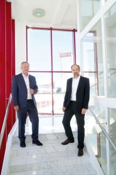 Guido Borowski (l.) übergibt seine Aufgaben als Marketingleiter von Meffert im Juni an Tobias Becker. Guido Borowski (l.) übergibt seine Aufgaben als Marketingleiter von Meffert im Juni an Tobias Becker.