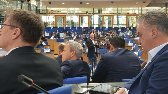 Branchenexperte Klaus-Peter Teipel während seines Vortrags auf dem BHB-Kongress 2022 im ehemaligen Bonner Plenarsaal.